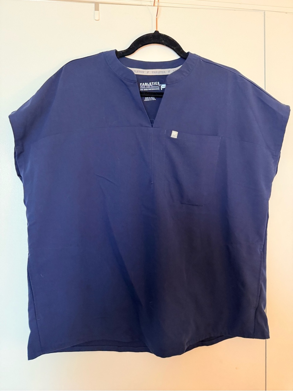 Fabletics Evolve Scrub Top women's size medium navy blue